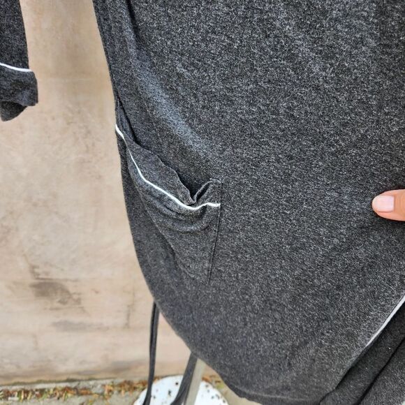 Hatch to hospital charcoal gray robe white piping maternity - Picture 5 of 8